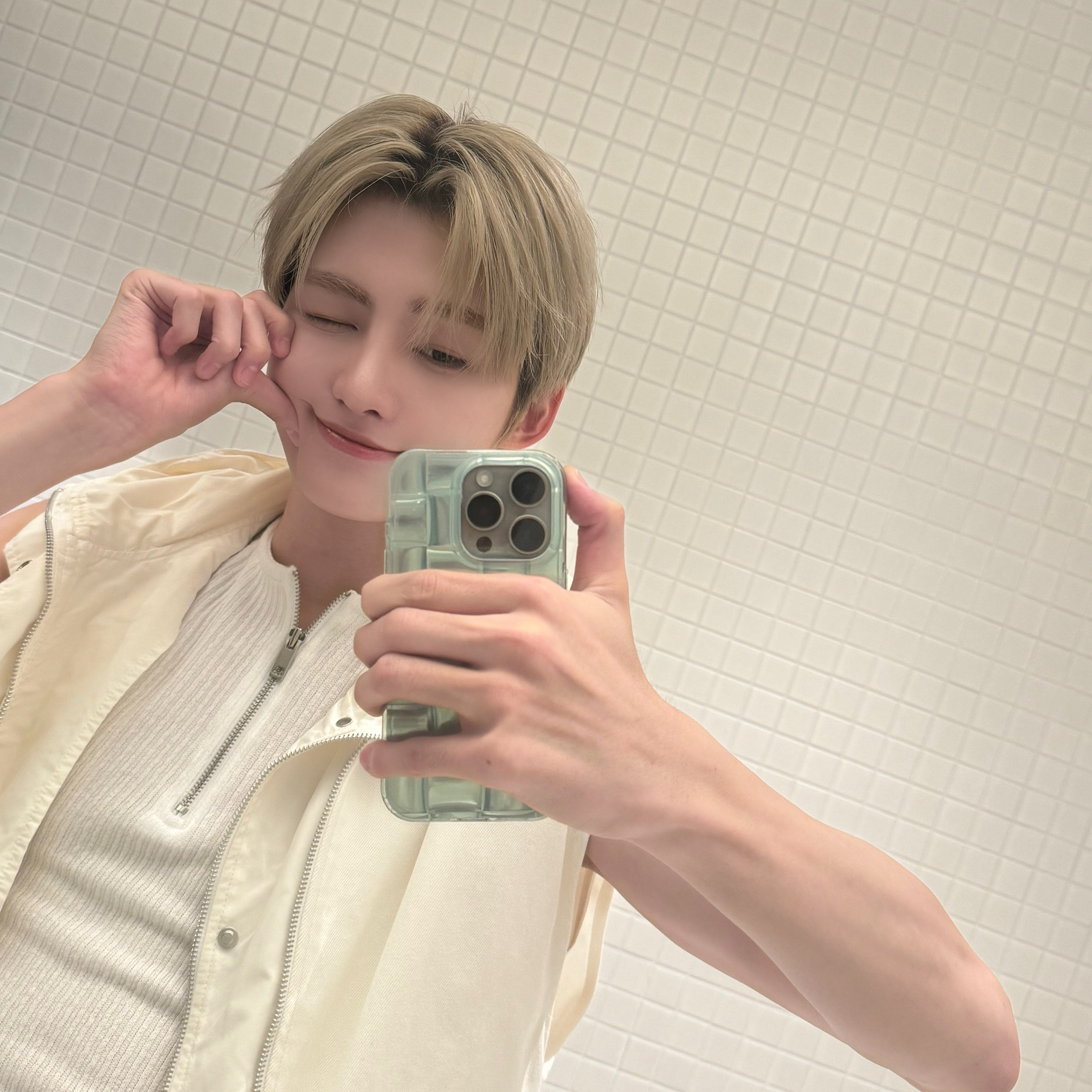 Behind-the-scenes cut of TWS