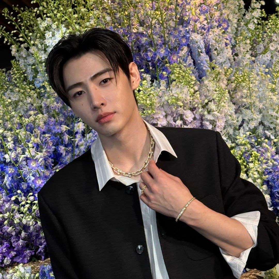 Recent activity shot of Sunghoon (ENHYPEN)