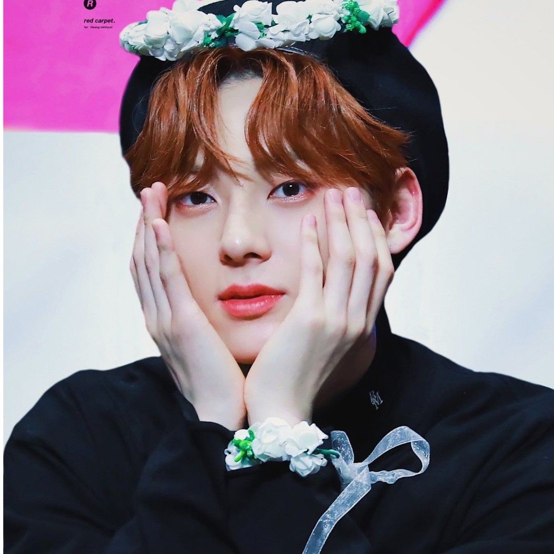 A moment captured by Hwang Minhyun's fan