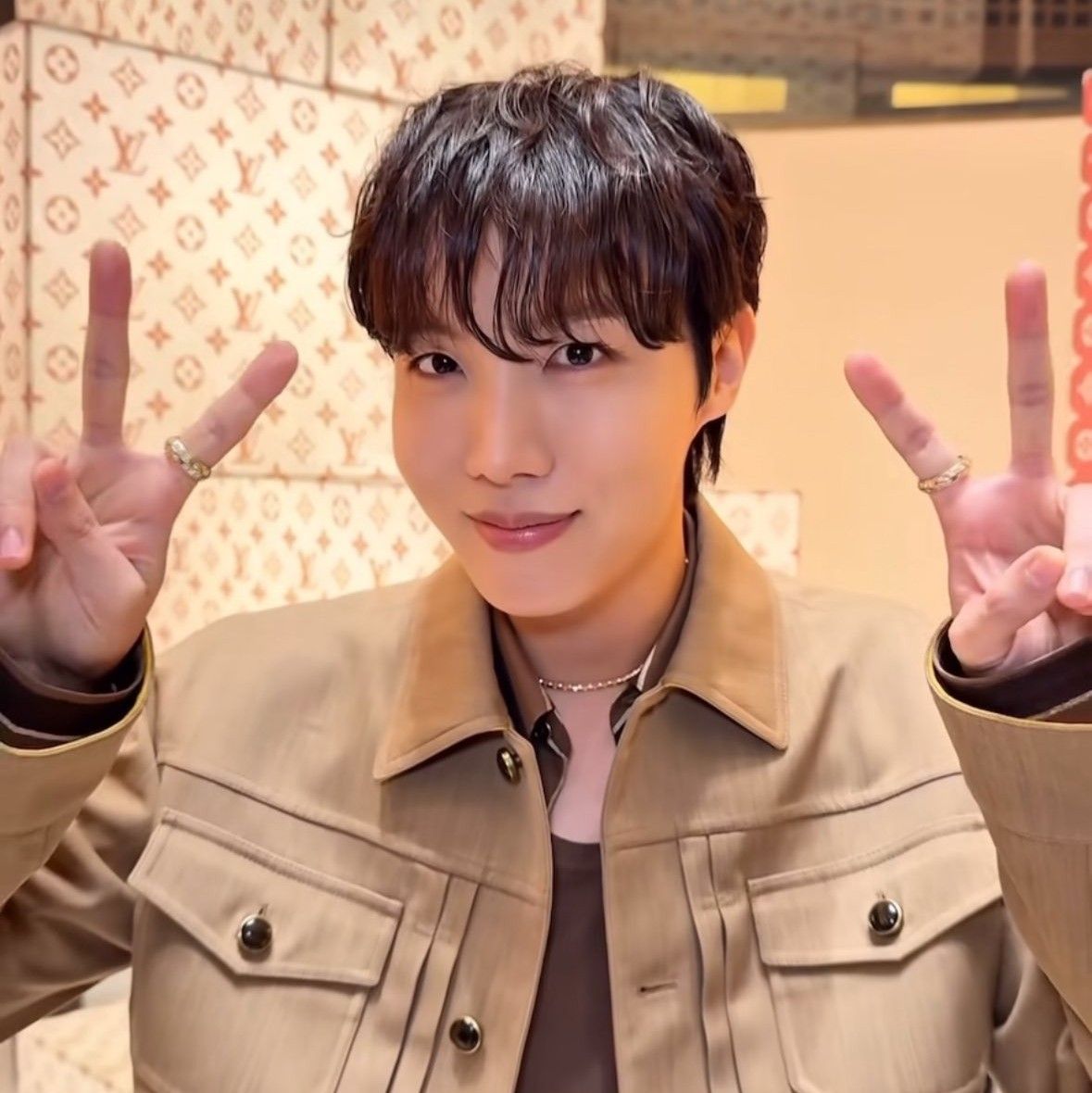 제이홉 (방탄소년단)의 최신 사진