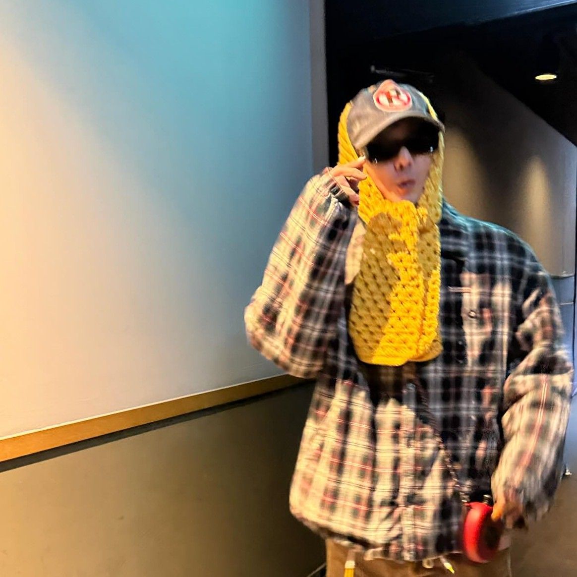 Behind-the-scenes cut of G-DRAGON (BIGBANG)