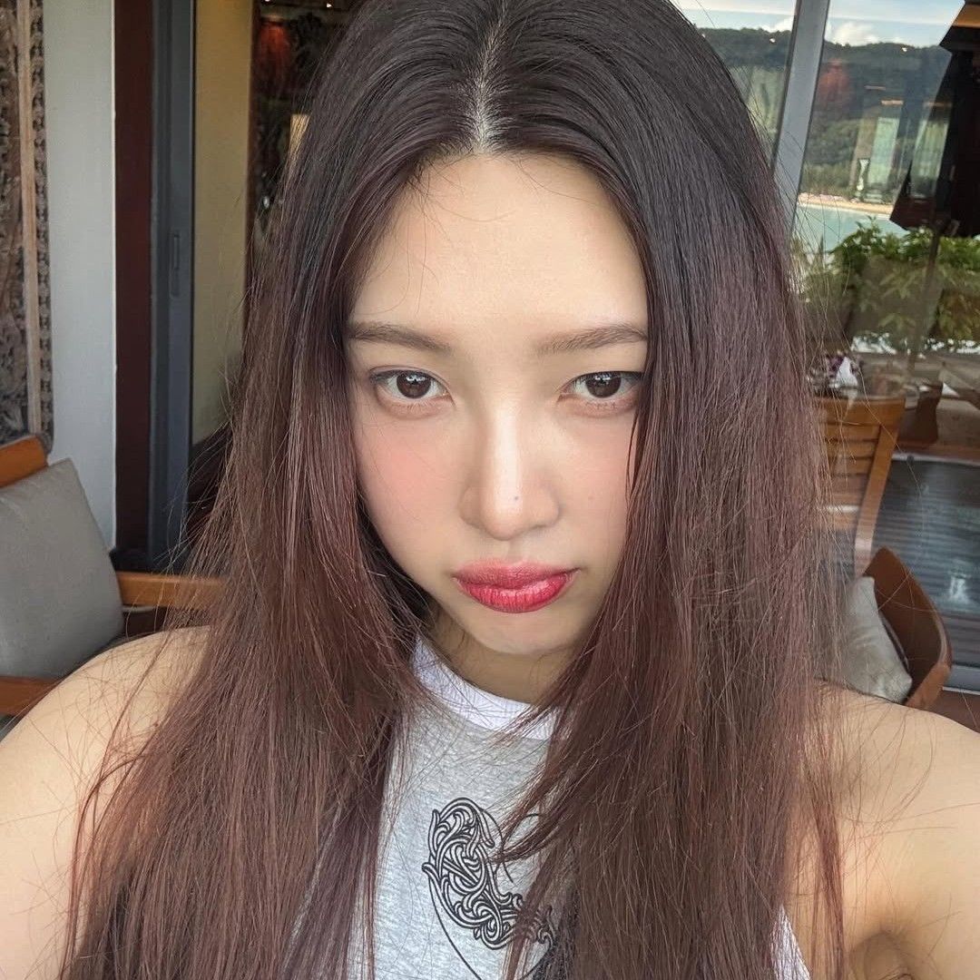 A moment captured by Joy (Red Velvet)'s fan