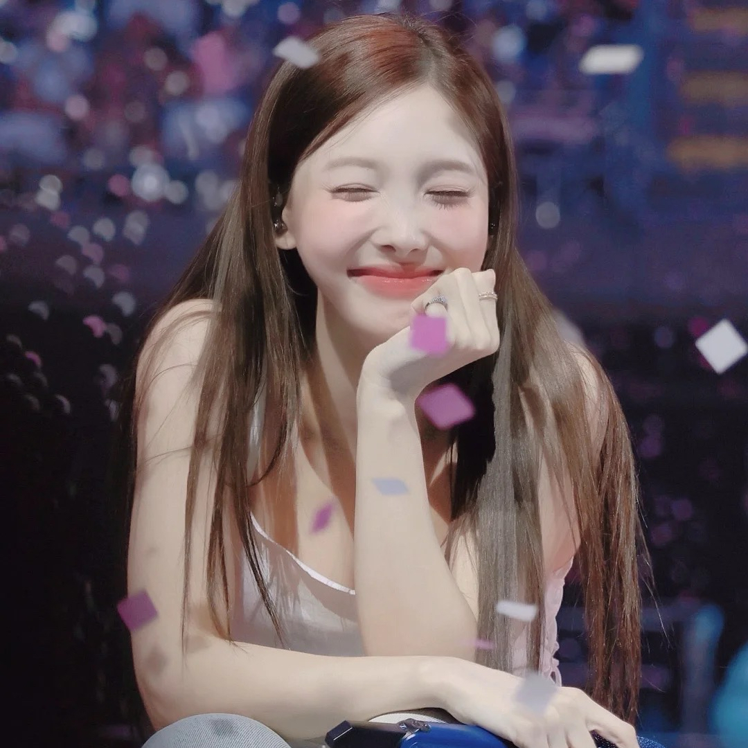 Latest photo of Nayeon (TWICE)