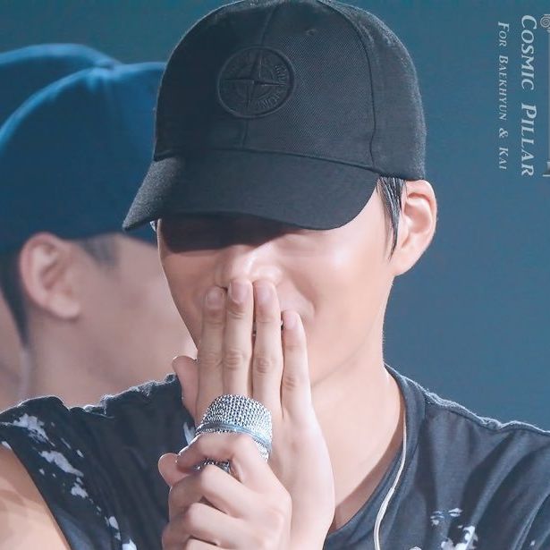 Kai (EXO)粉絲拍下的瞬間