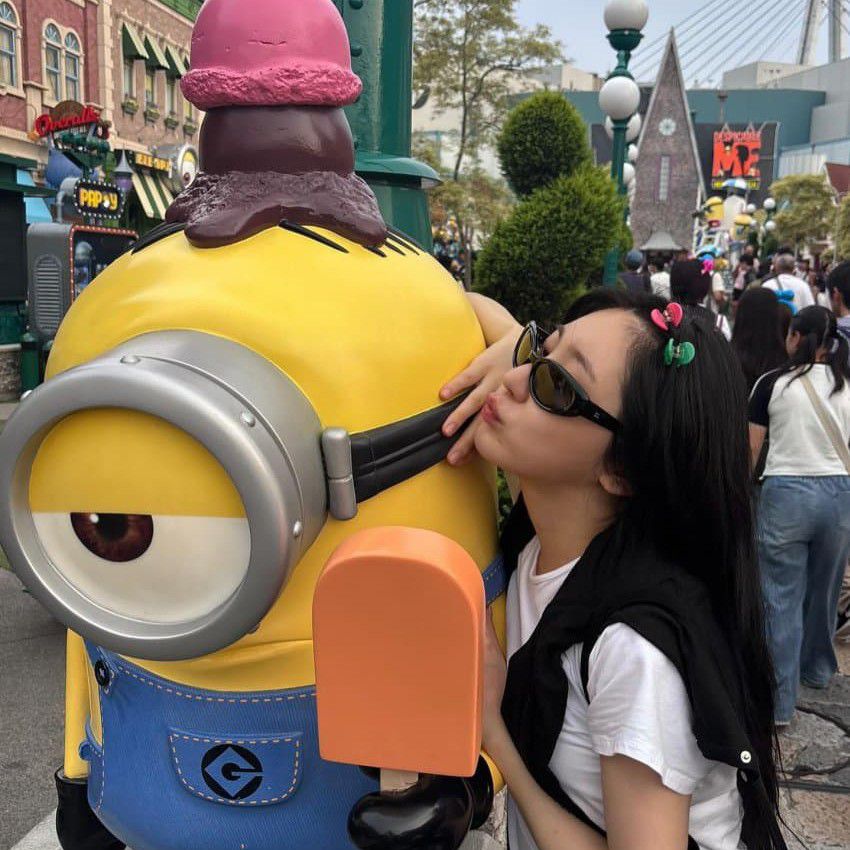 Recent activity shot of Lee Chaeyeon