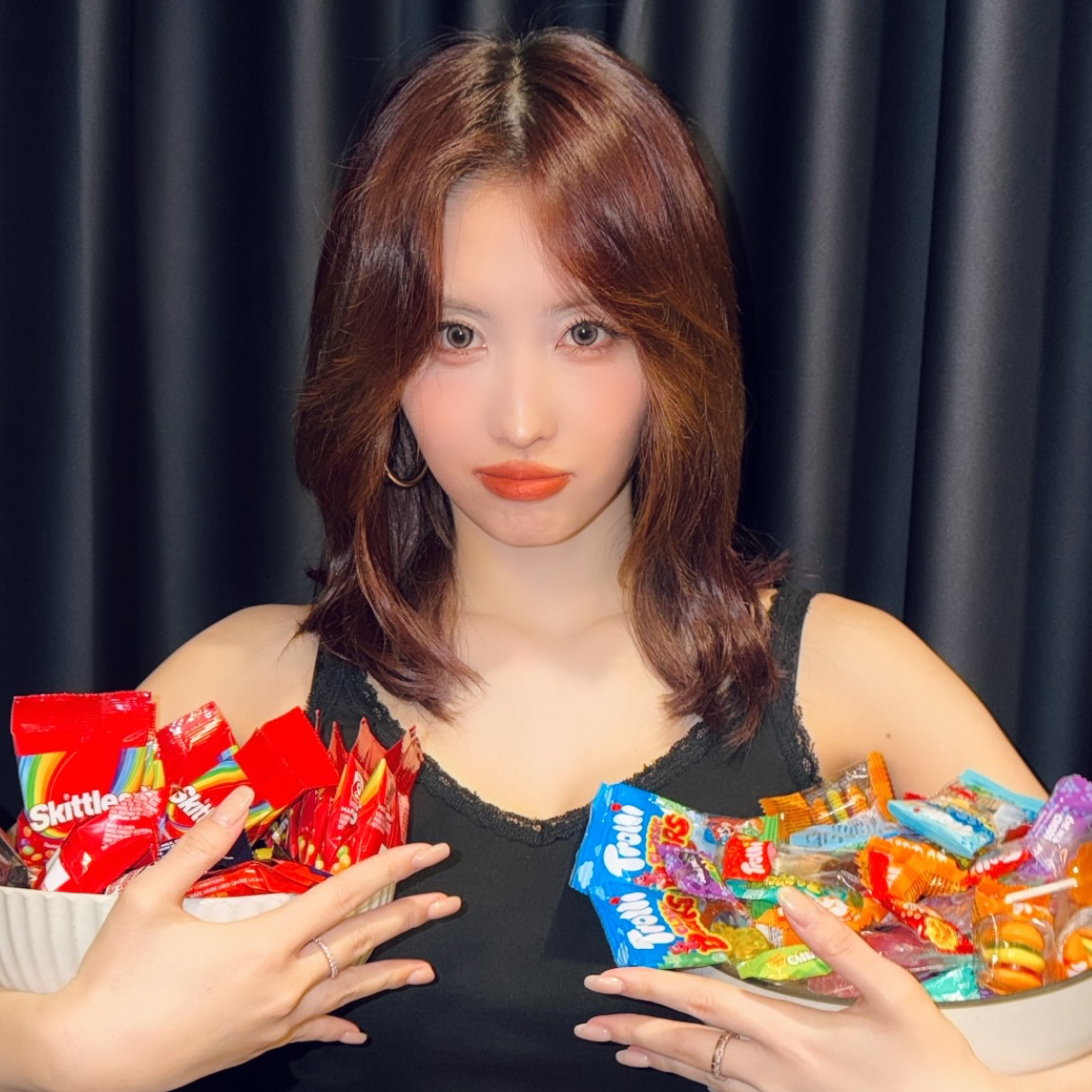 モモ (TWICE)の舞台裏ショット