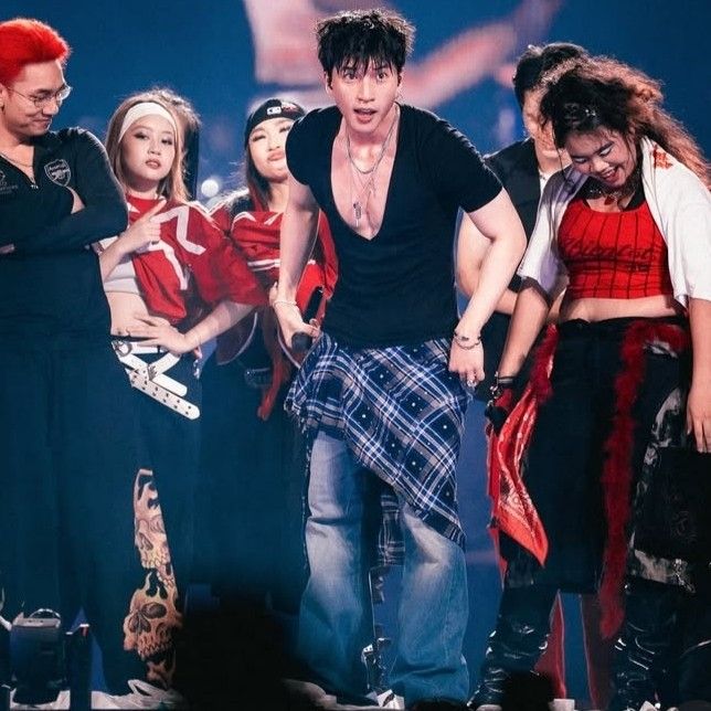 Recent activity shot of LIZ (IVE)