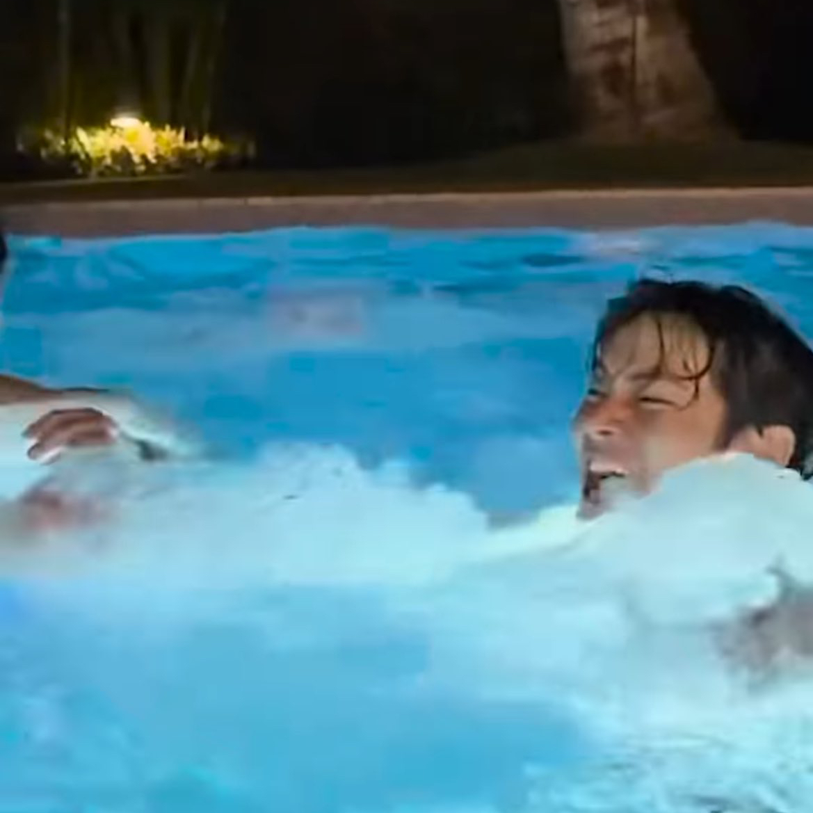 뷔 (방탄소년단)의 비하인드 컷