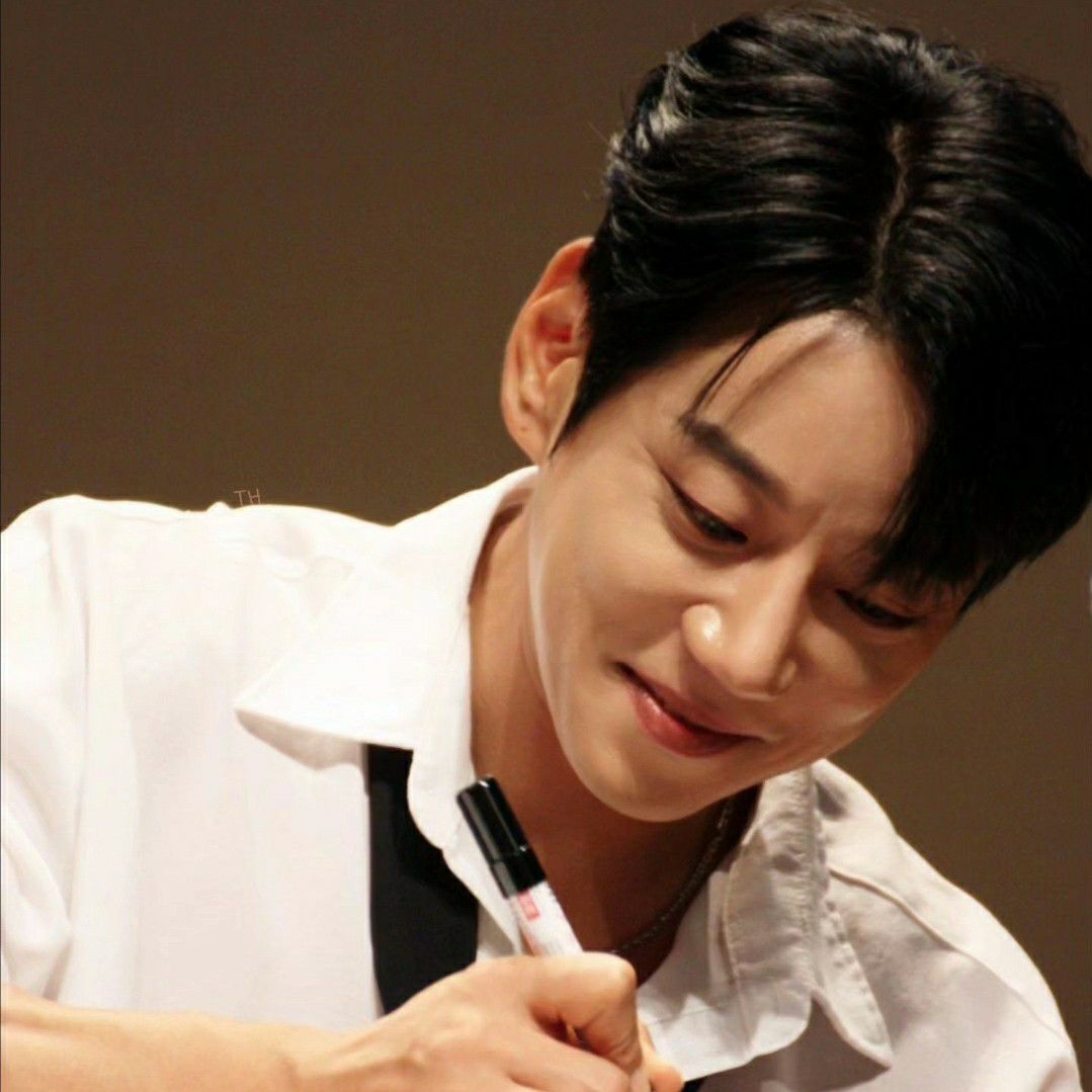 Recent activity shot of Hwang Chiyeol
