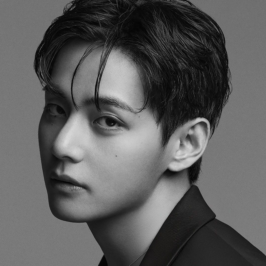 뷔 (방탄소년단)의 최신 사진