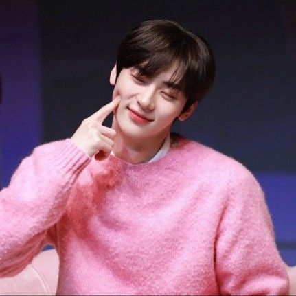 Behind-the-scenes cut of Hwang Minhyun