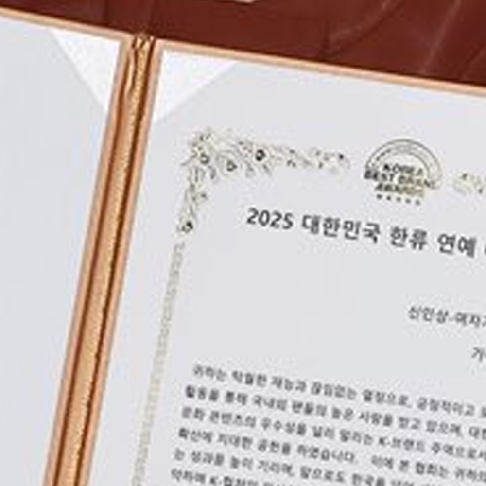 Recent activity shot of HyunJin (Loossemble)