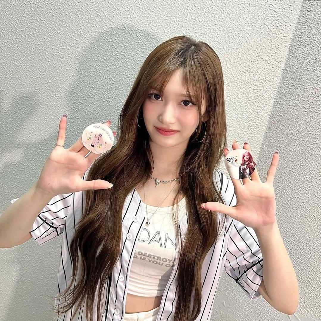 Recent activity shot of Leeseo (IVE)
