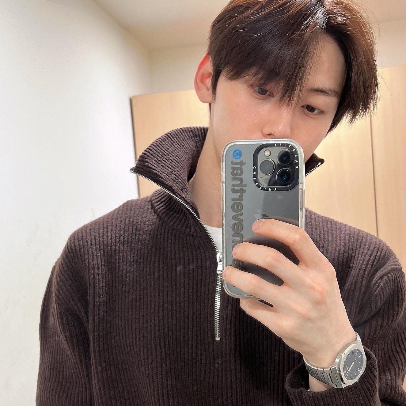 Foto aktivitas terbaru Hwang Minhyun