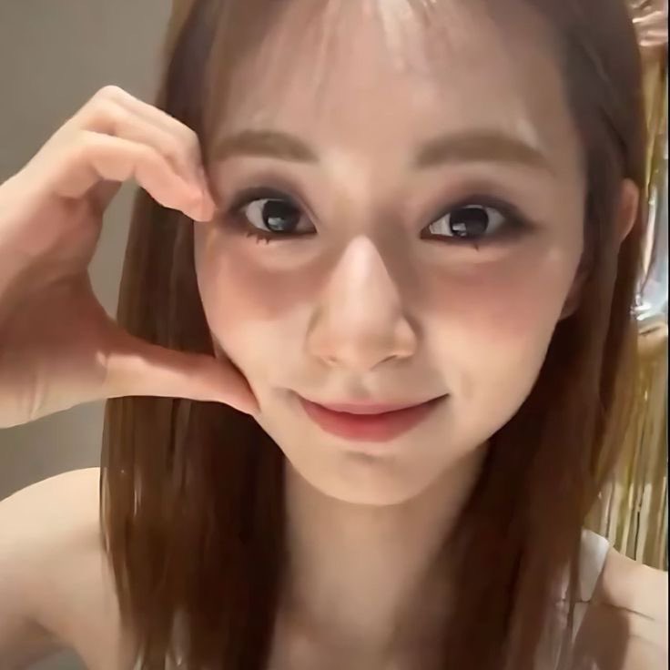 Behind-the-scenes cut of Tzuyu (TWICE)