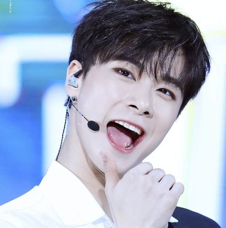 A moment captured by Moonbin (ASTRO)'s fan