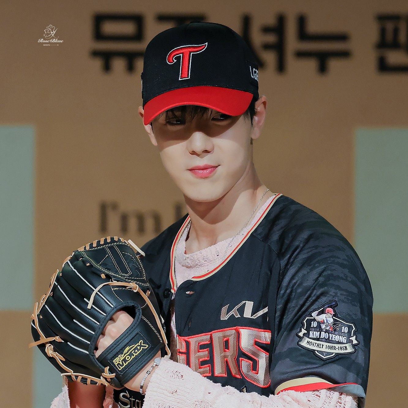 A moment captured by MONSTA X's fan