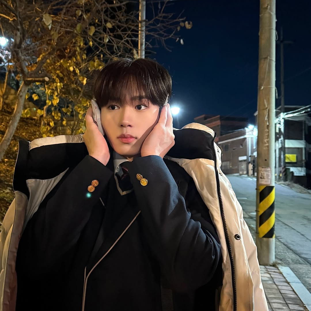 Behind-the-scenes cut of Kim Junseo (ALPHA DRIVE ONE)