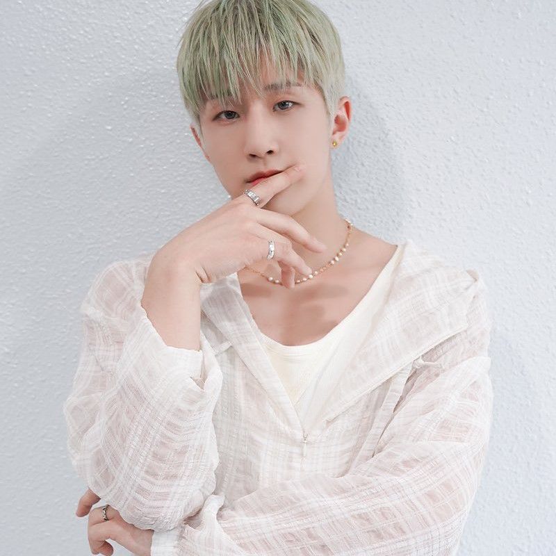 Behind-the-scenes cut of Jinjin (ASTRO)