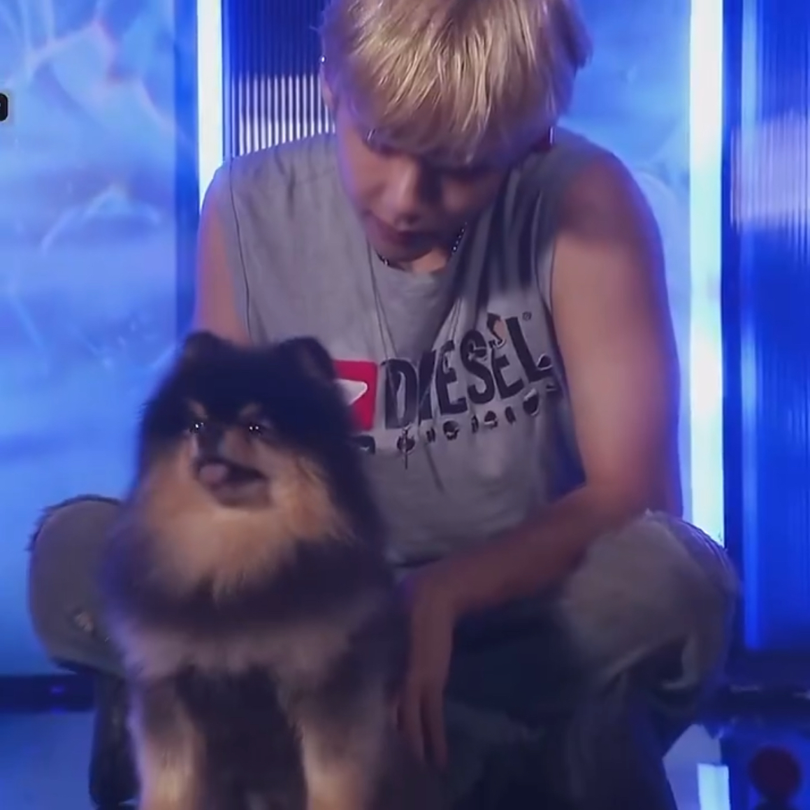 뷔 (방탄소년단)의 최신 사진