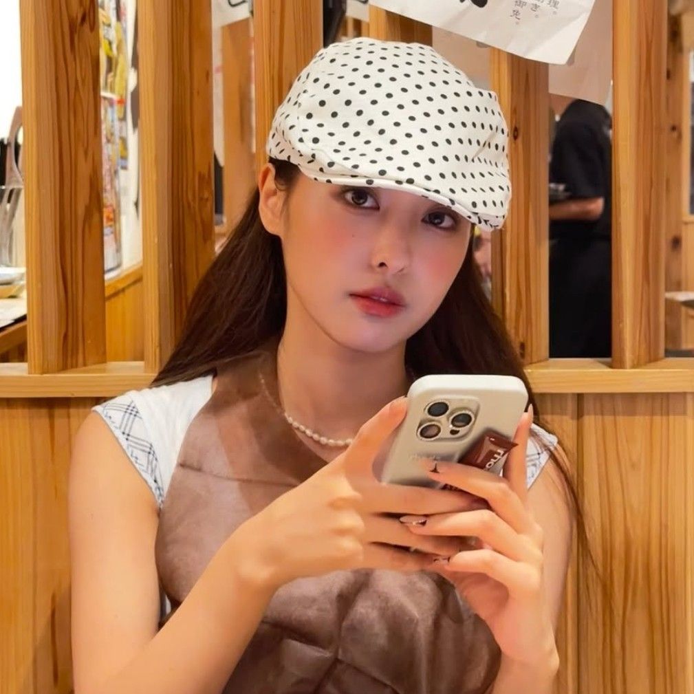 Latest photo of Ahin (MOMOLAND)