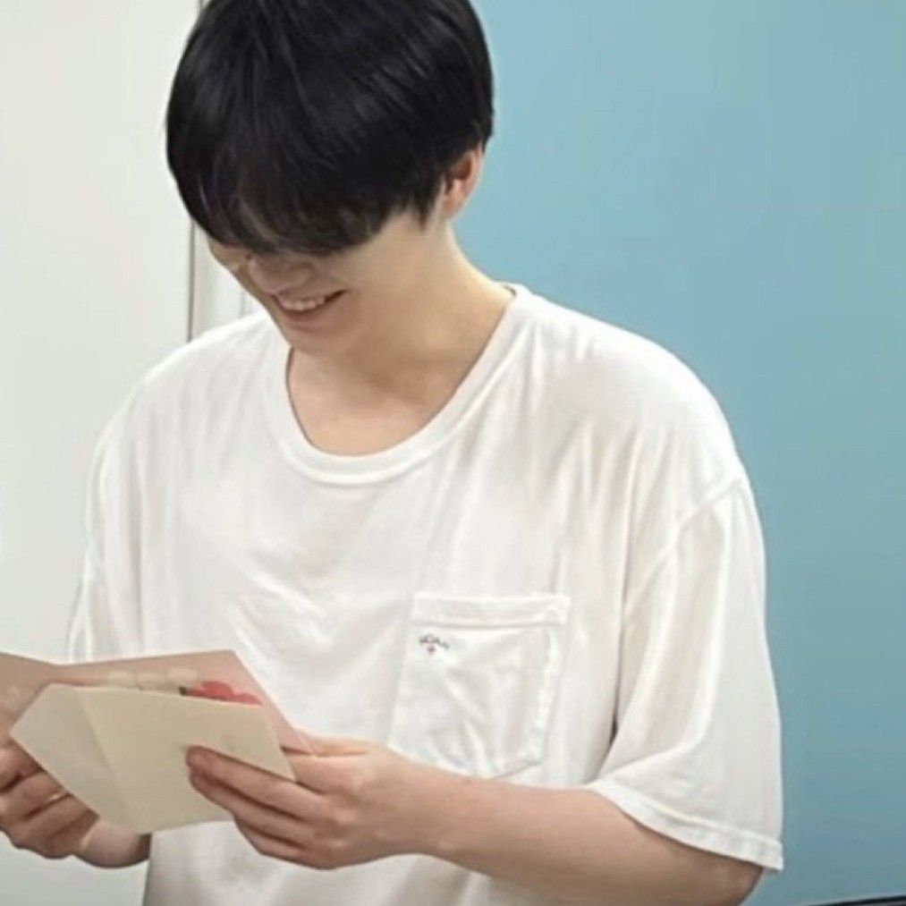 Latest photo of SUGA (BTS)