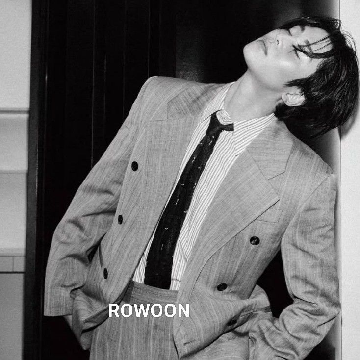 A moment captured by Rowoon's fan