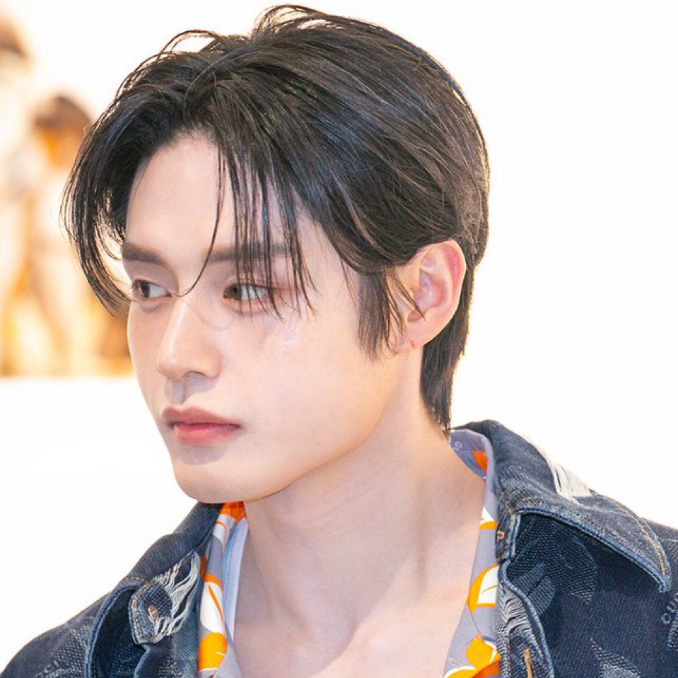 Recent activity shot of Kim Jiwoong (ZEROBASEONE)