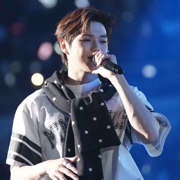 Behind-the-scenes cut of Kang Daniel