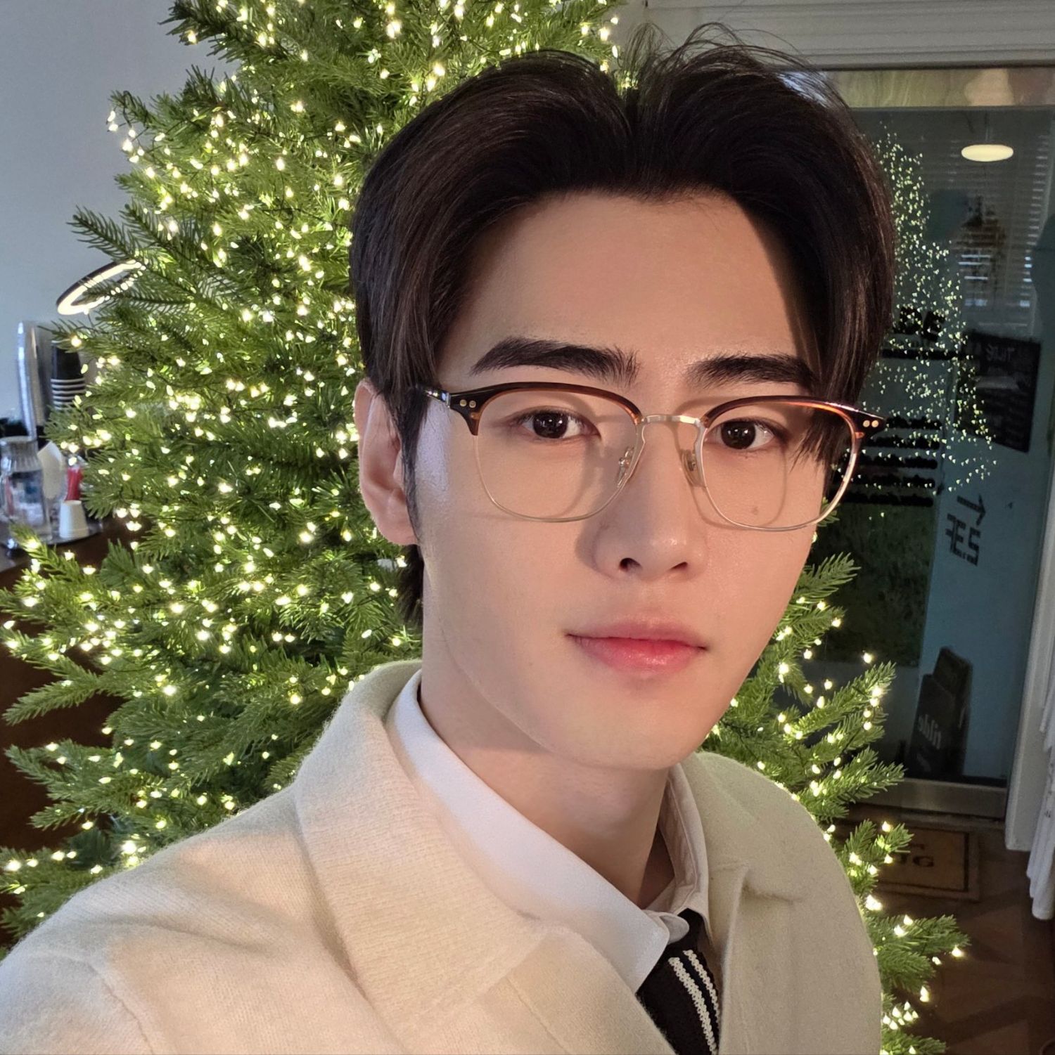 Behind-the-scenes cut of Sunghoon (ENHYPEN)