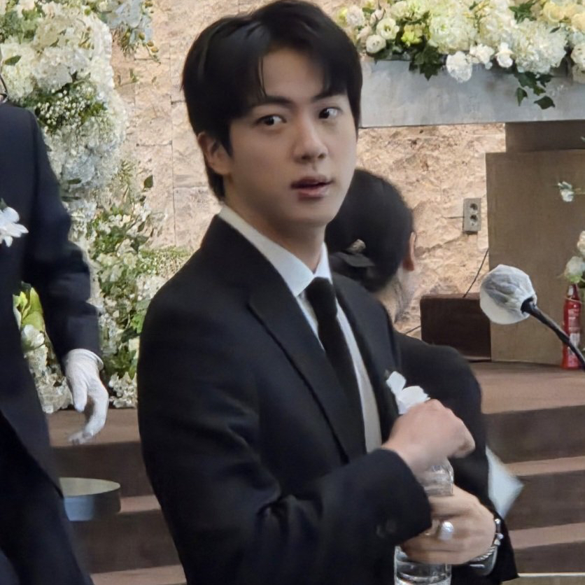 Momen yang diabadikan oleh penggemar Jin (BTS)