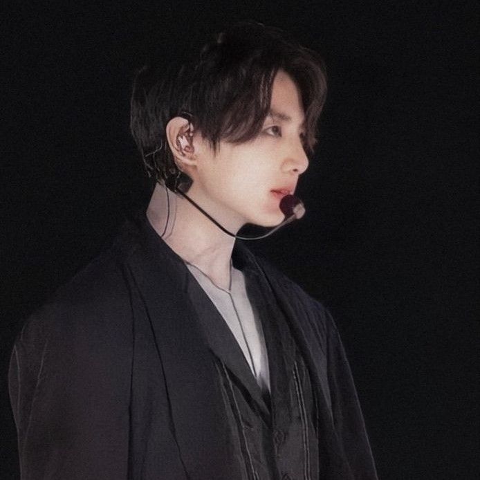 Foto aktivitas terbaru Jungkook (BTS)