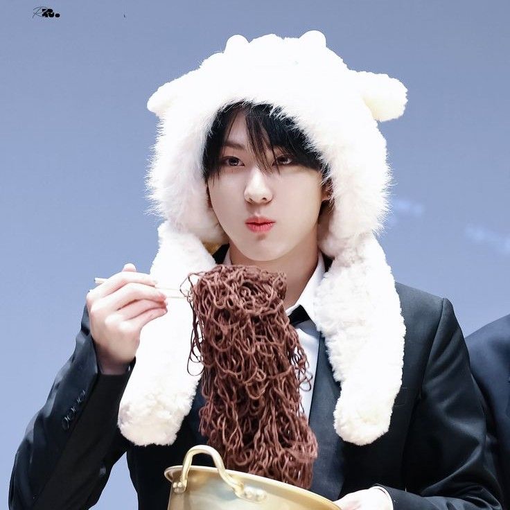 Latest photo of Jungwon (ENHYPEN)