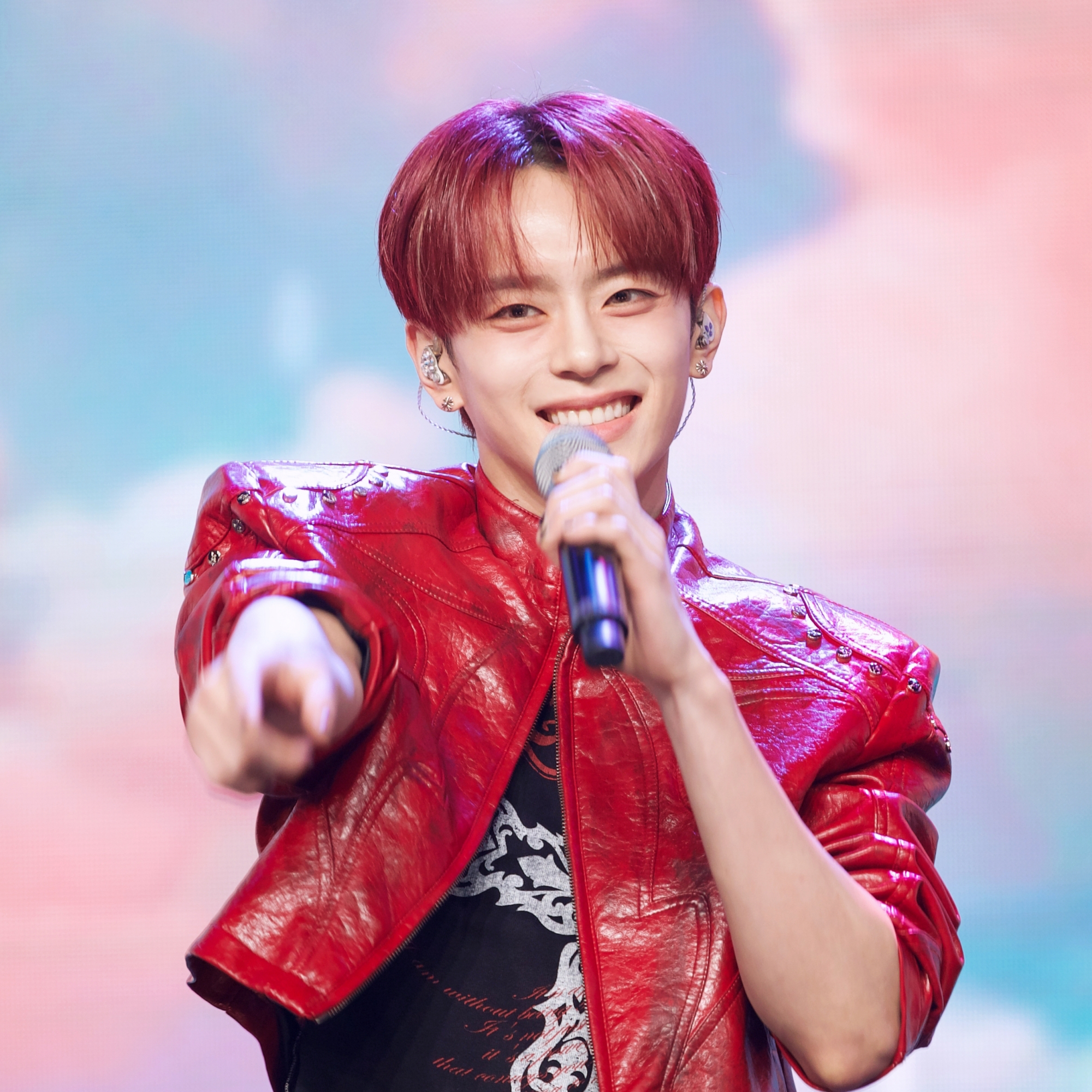 Recent activity shot of Kangmin (VERIVERY)