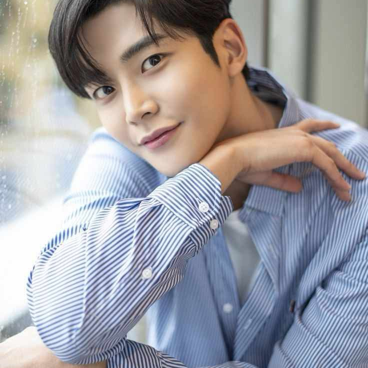 Behind-the-scenes cut of Rowoon