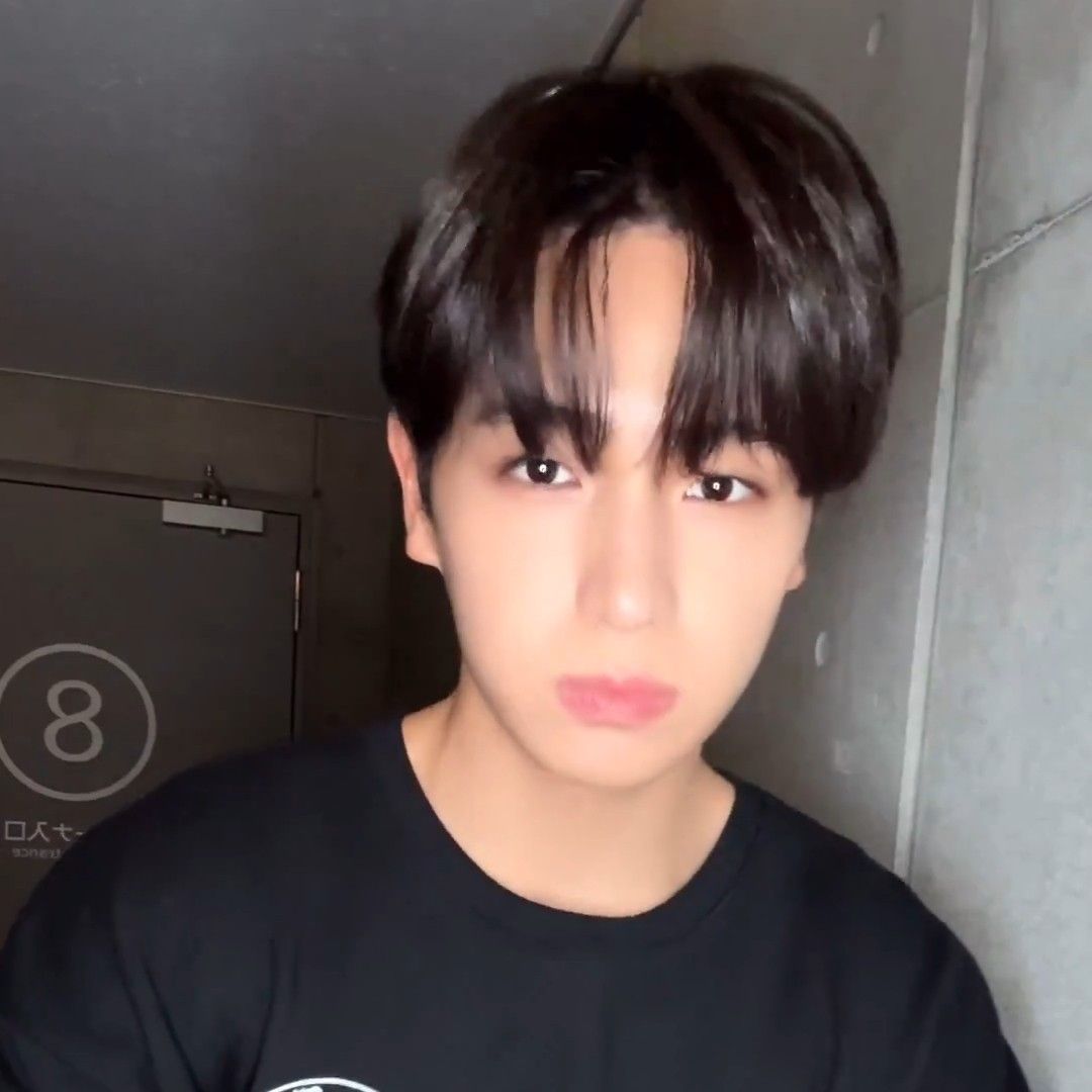 A moment captured by Hyunjae (THE BOYZ)'s fan