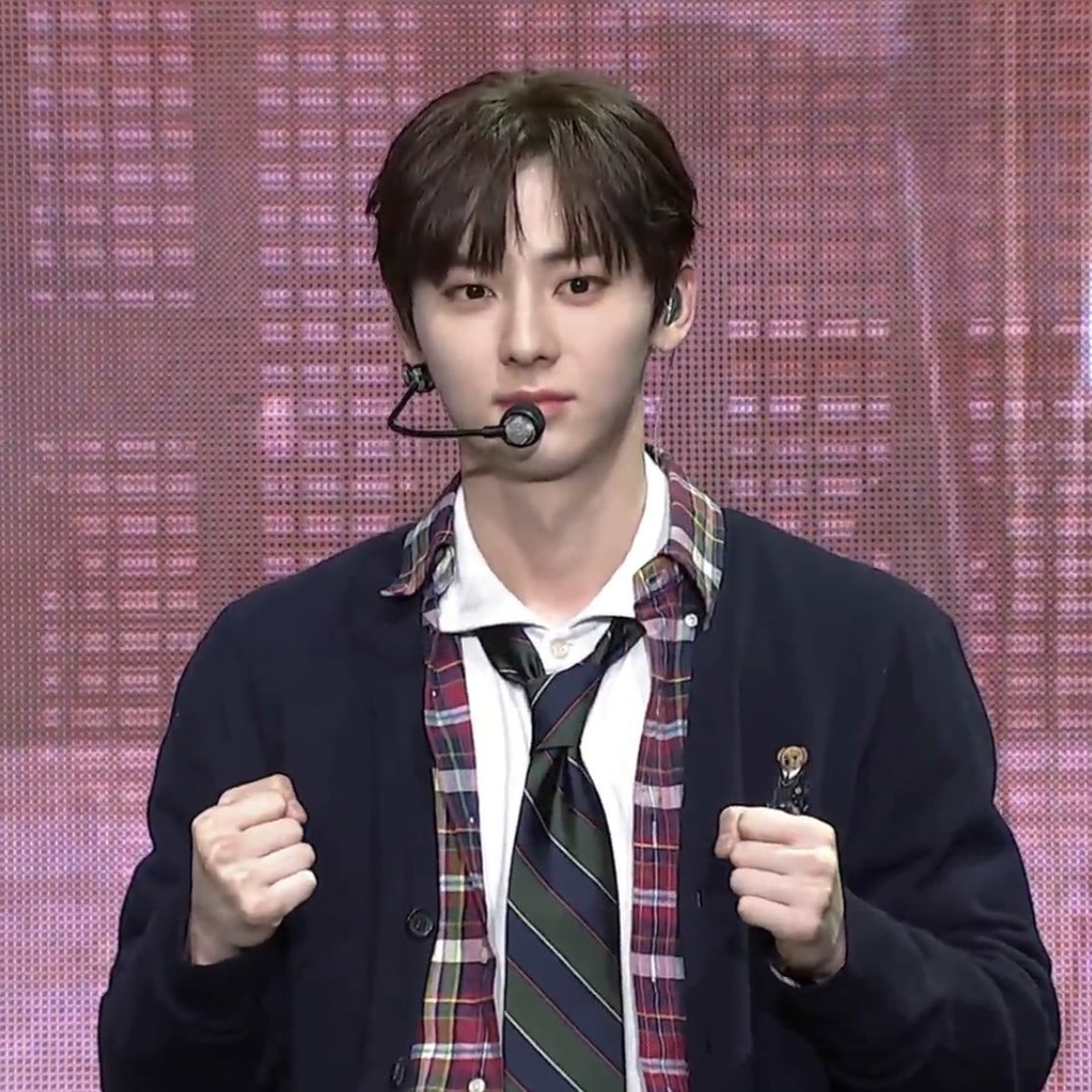 Momen yang diabadikan oleh penggemar Hwang Minhyun