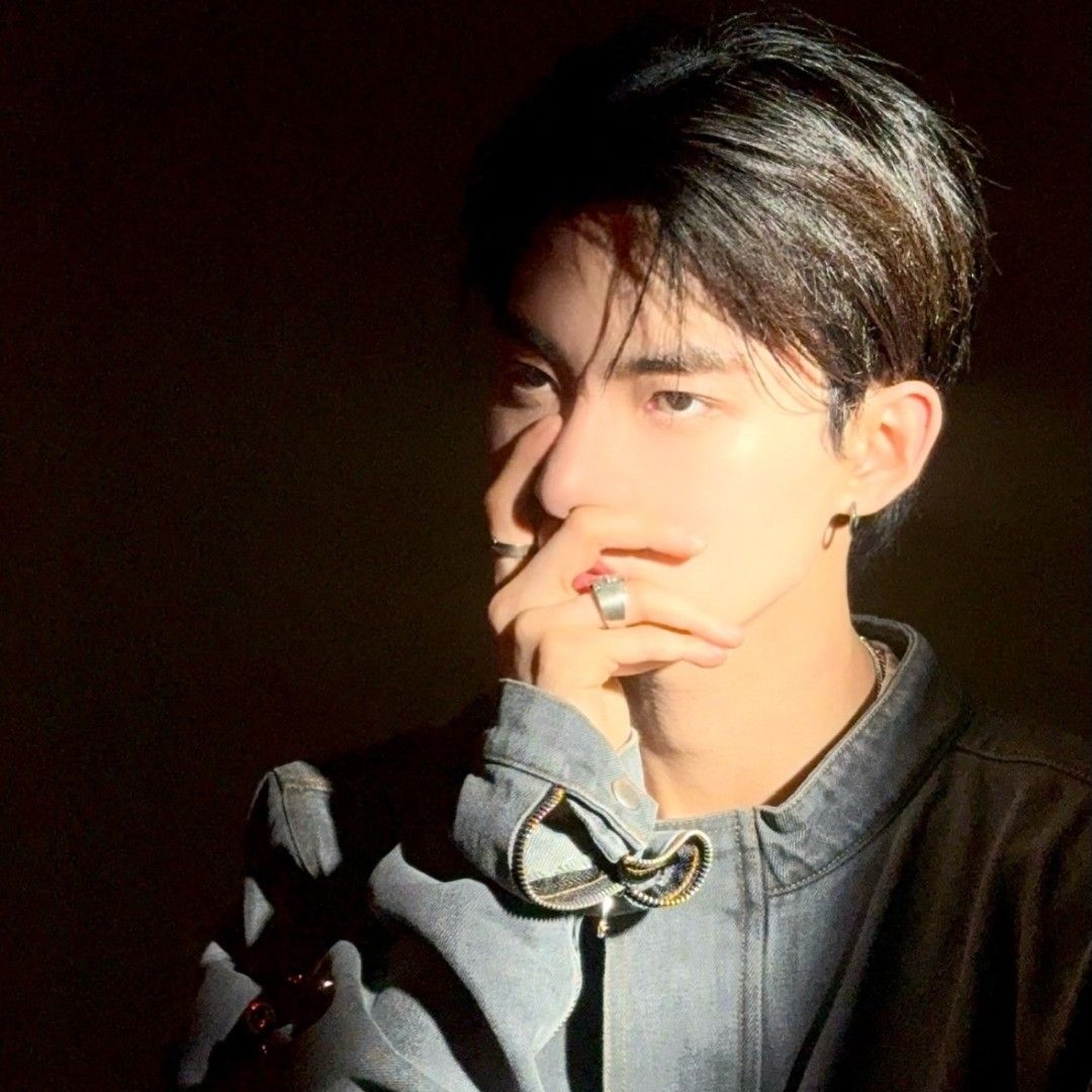 Behind-the-scenes cut of Hur Hyunjun