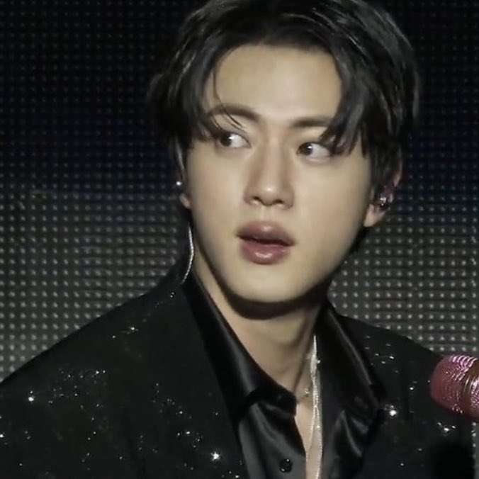 진 (방탄소년단)의 비하인드 컷