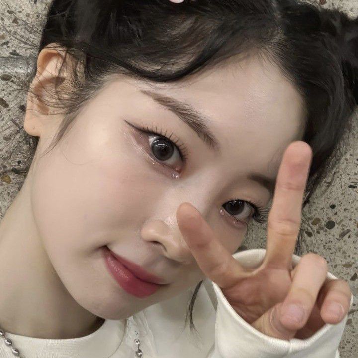 Recent activity shot of Dahyun (TWICE)