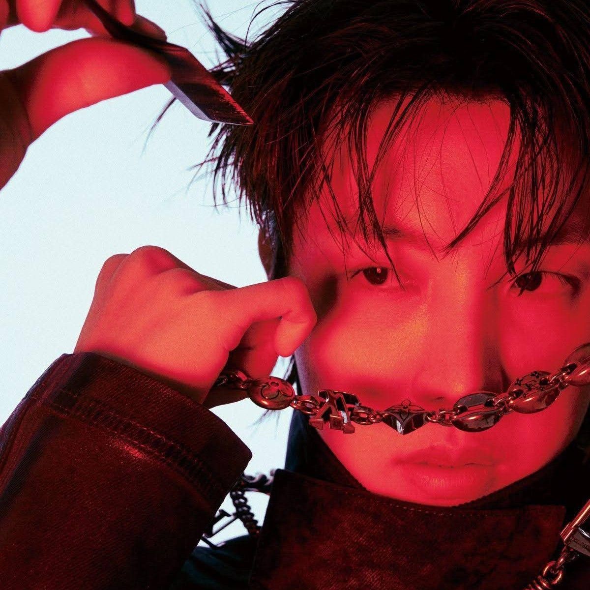 Foto terbaru j-hope (BTS)