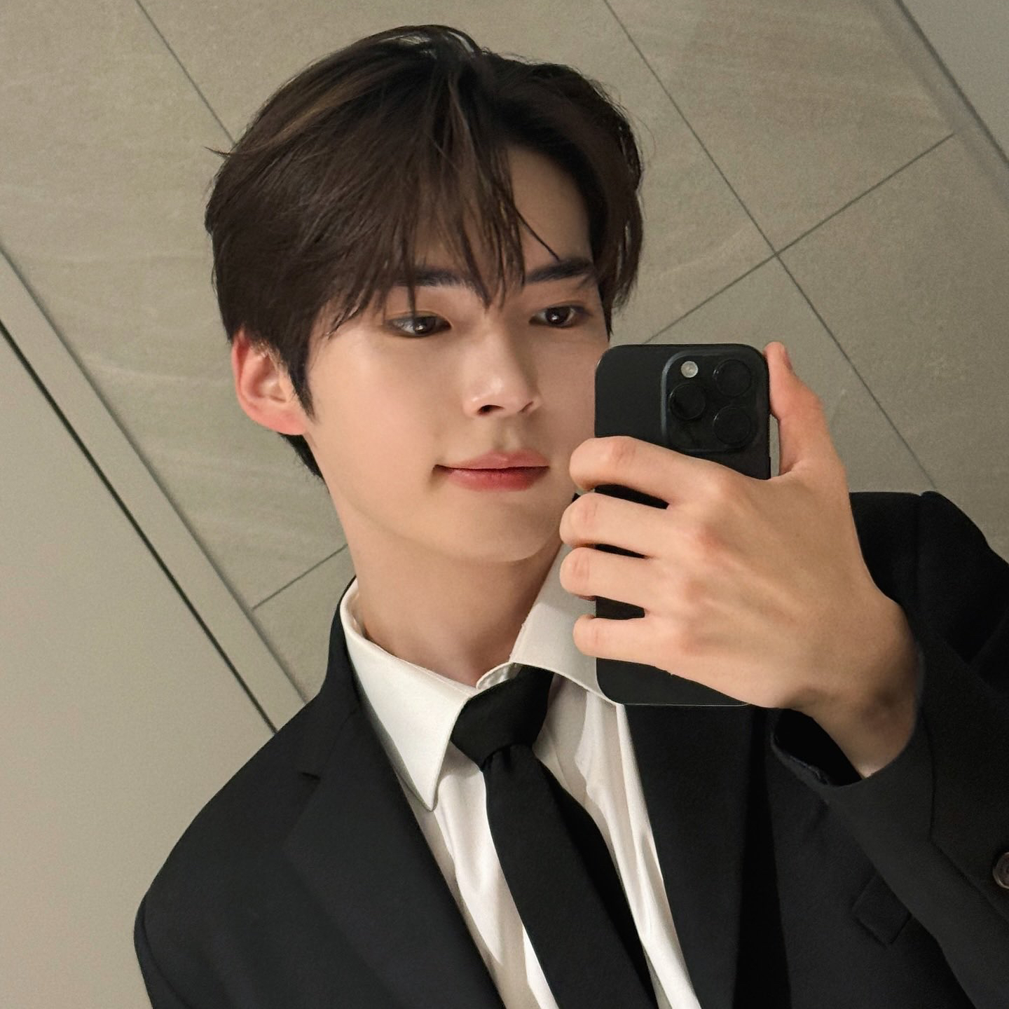 성한빈 (제로베이스원) 최근 활동샷
