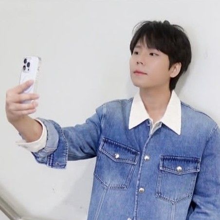 A moment captured by Jung Seunghwan's fan