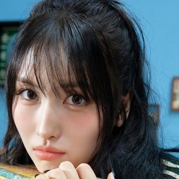 Foto aktivitas terbaru Momo (TWICE)