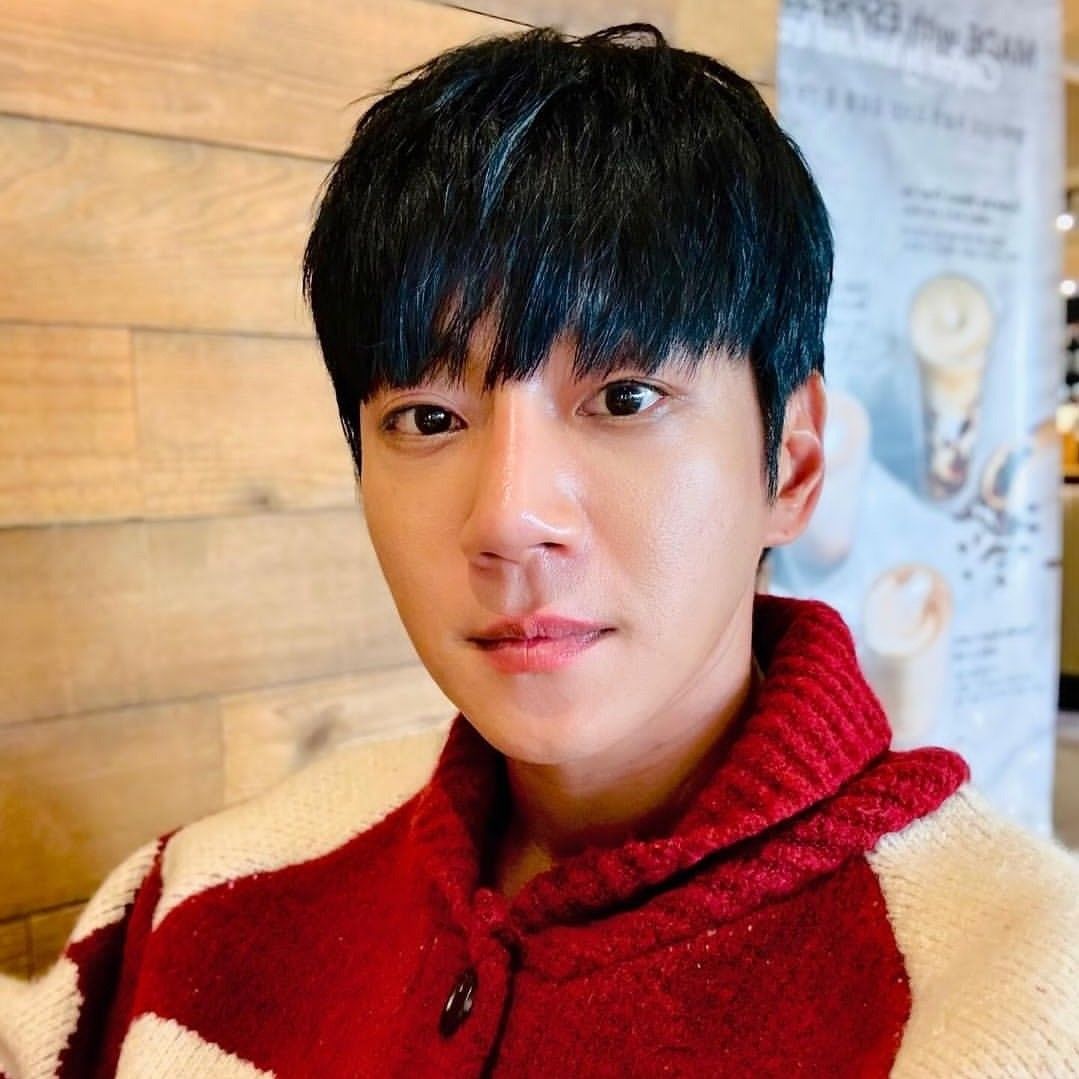 Recent activity shot of Hwang Chiyeol