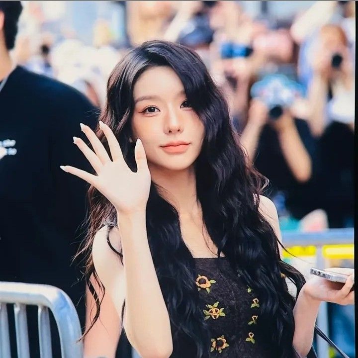 A moment captured by SECRET NUMBER's fan