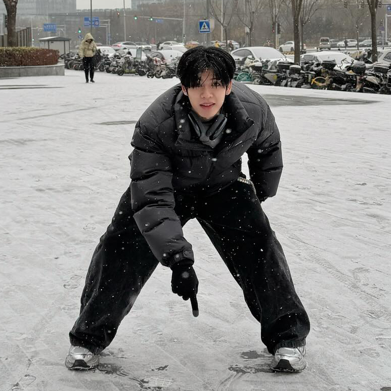 Behind-the-scenes cut of DORN (NexT1DE)