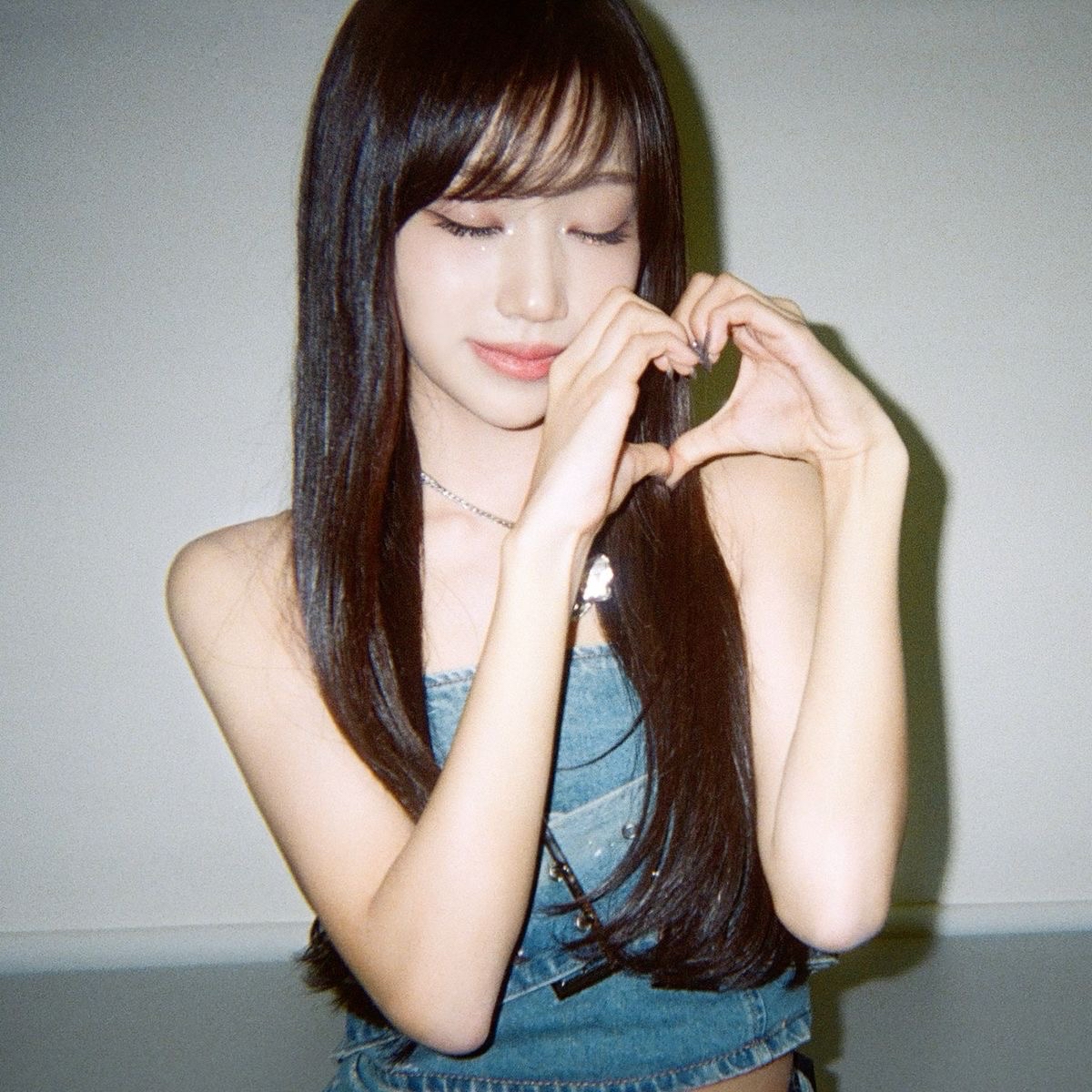 Behind-the-scenes cut of Choi Jungeun (izna)
