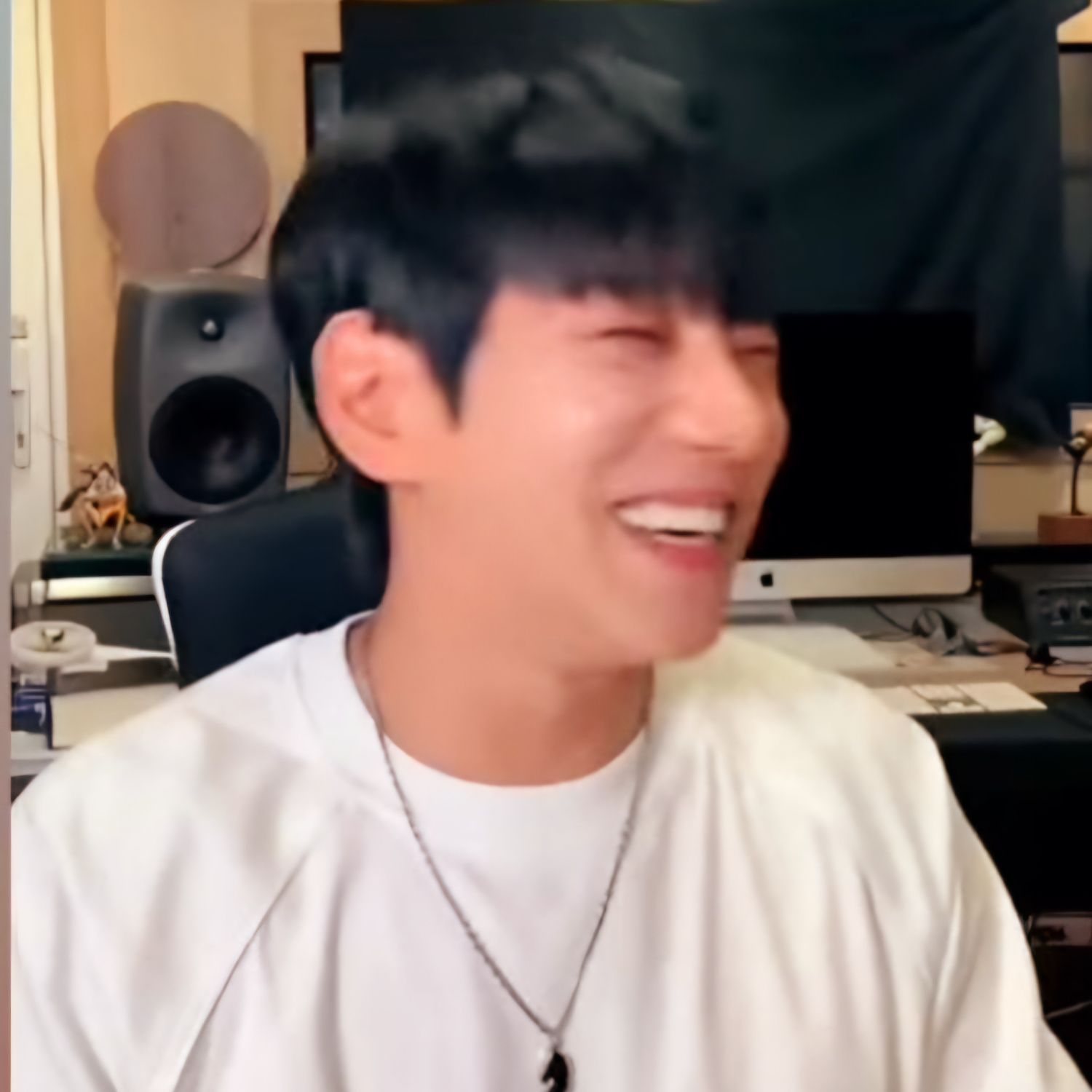 Behind-the-scenes cut of Hwang Chiyeol