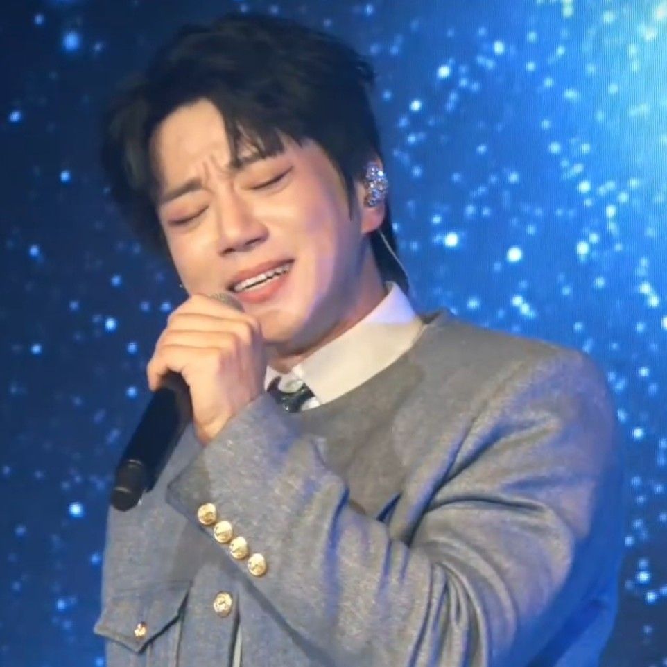 Latest photo of Hwang Chiyeol